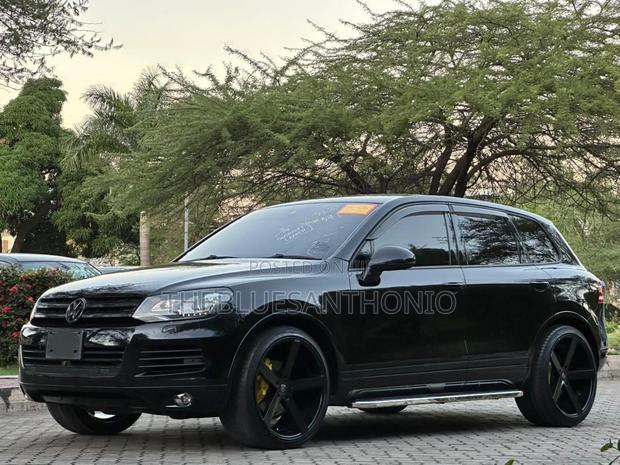 Volkswagen Touareg 2011 Black