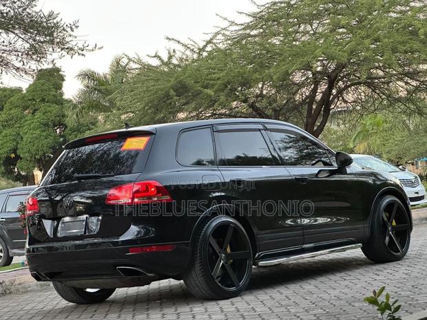 Volkswagen Touareg 2011 Black