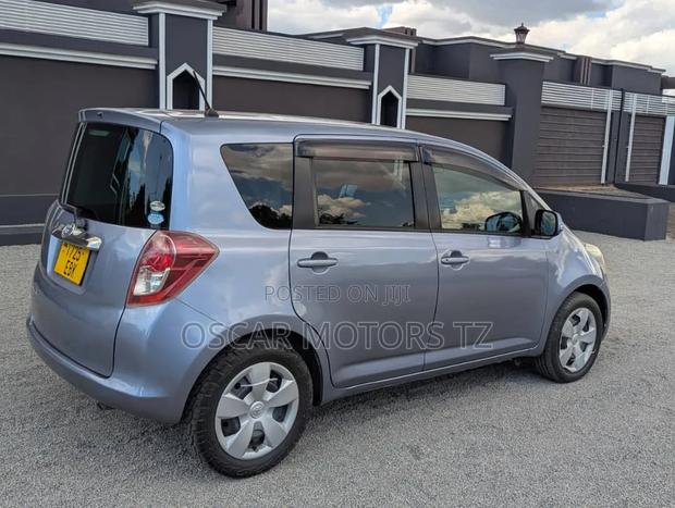 Toyota Ractis 1.3 FWD 2008 Gray