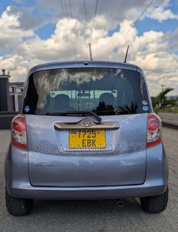 Toyota Ractis 1.3 FWD 2008 Gray