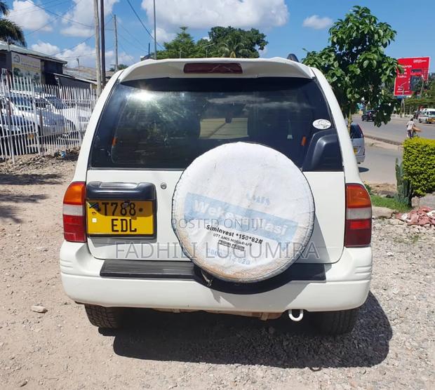 Suzuki Escudo 1997 White