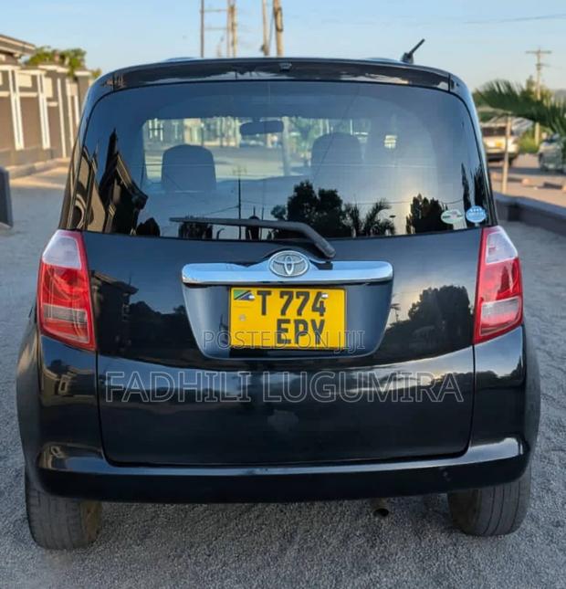 Toyota Ractis 2006 Black