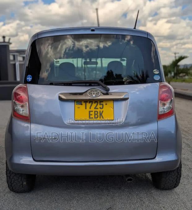 Toyota Ractis 2007 Gray