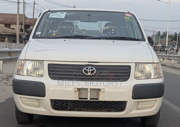 Toyota Succeed 2002 White