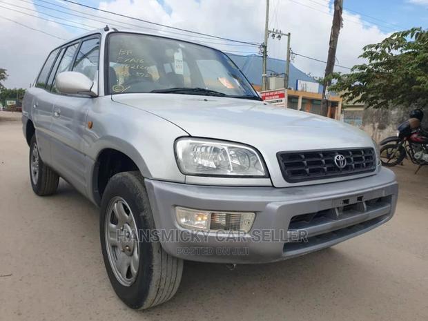 Toyota RAV4 1999 Silver