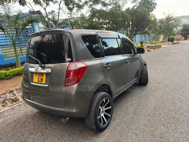 Toyota Ractis 1.3 FWD 2007 Gray