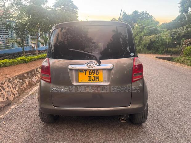 Toyota Ractis 1.3 FWD 2007 Gray