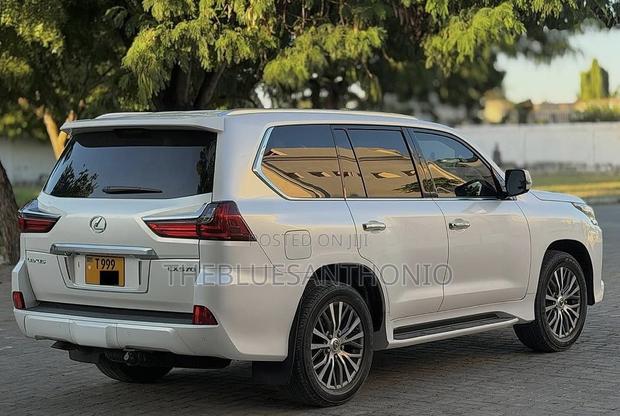 Lexus LX 2019 White