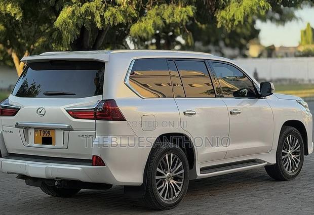 Lexus LX 2019 White