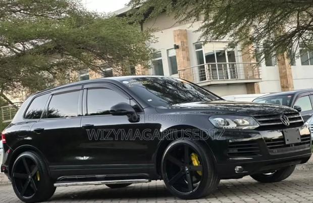 Volkswagen Touareg 2012 Matt Black