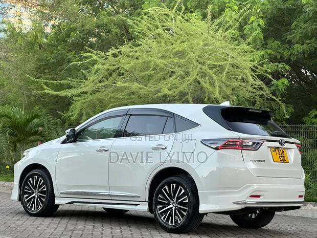 Toyota Harrier 2.0 2016 Pearl