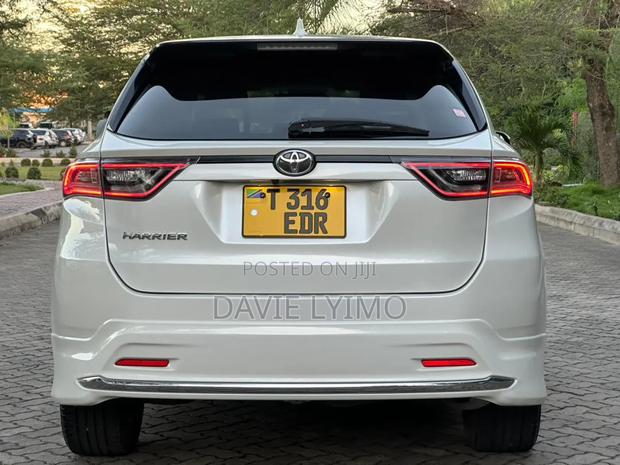 Toyota Harrier 2.0 2016 Pearl