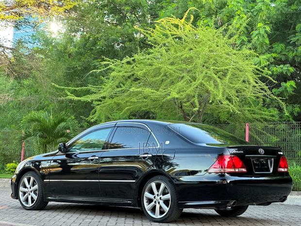 Toyota Crown 2006 Black