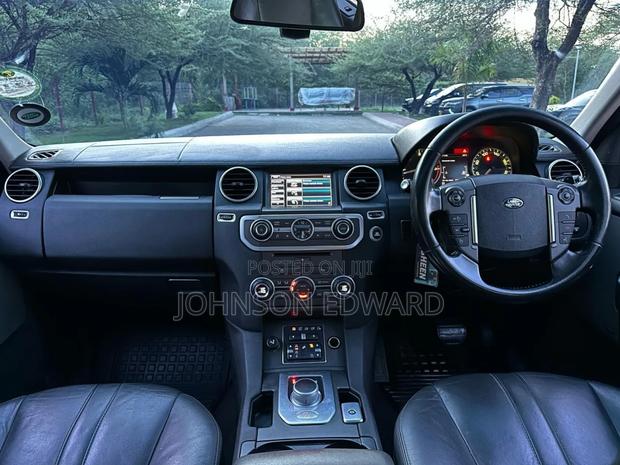 Land Rover Discovery 2016 Silver