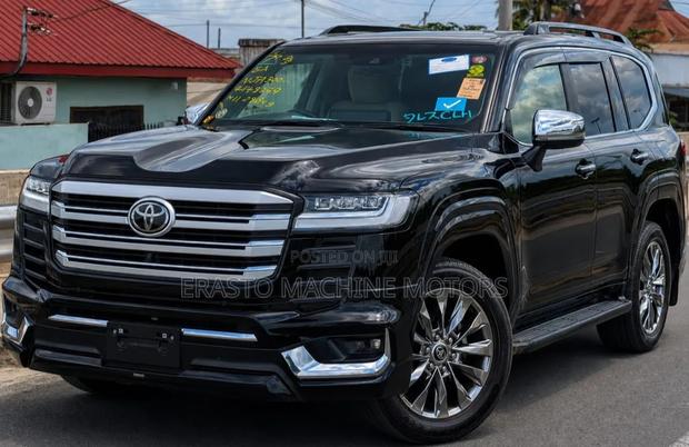 New Toyota Land Cruiser LC300 2025 Black