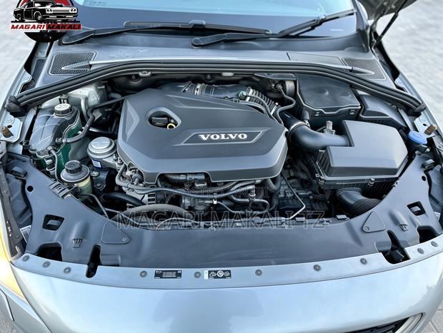 Volvo V60 2012 Gray