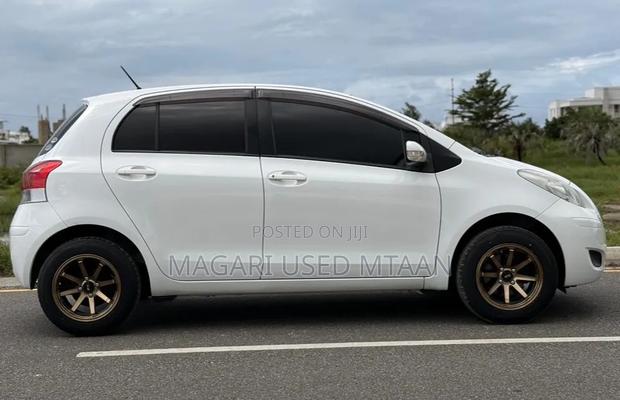 Toyota Vitz 1.0 FWD 5dr 2010 White