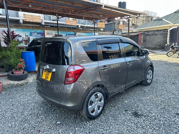 Toyota Ractis 2008 Gray
