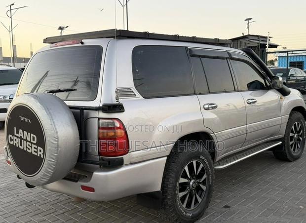 Toyota Land Cruiser 2006 Silver