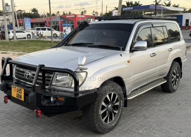 Toyota Land Cruiser 2006 Silver