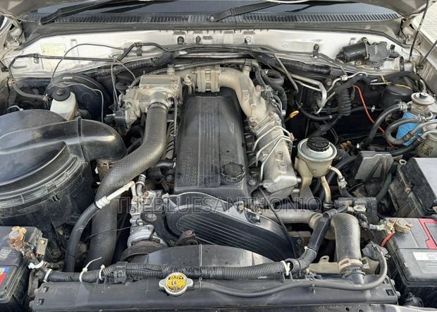 Toyota Land Cruiser 2006 Silver