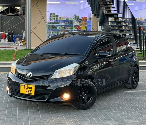 Toyota Vitz 2013 Black