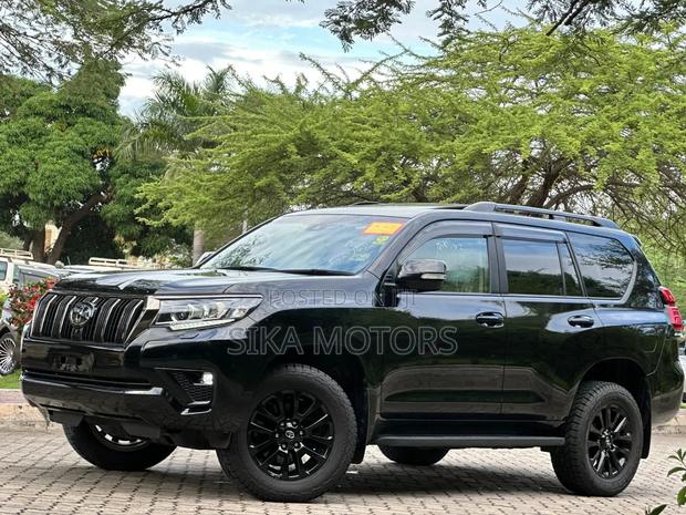 Toyota Land Cruiser Prado 2.7 2023 Black