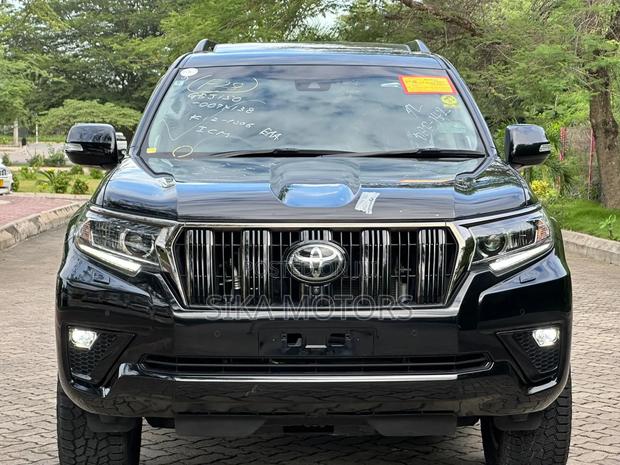 Toyota Land Cruiser Prado 2.7 2023 Black