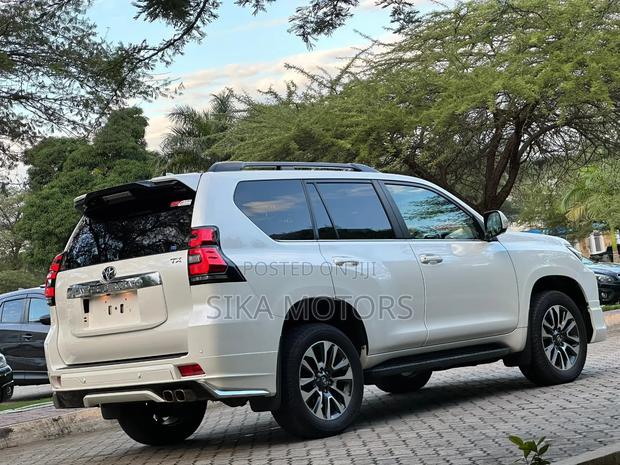 Toyota Land Cruiser Prado 2.7 2023 White