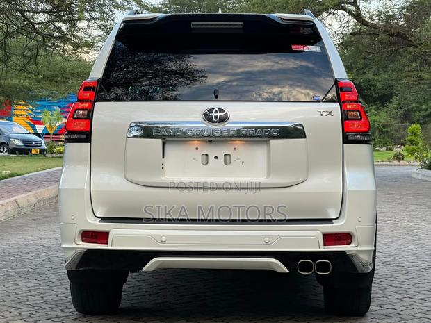 Toyota Land Cruiser Prado 2.7 2023 White