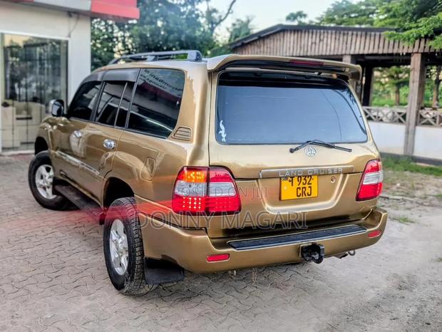 Toyota Land Cruiser 2003 Gold