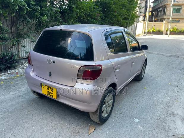 Toyota Vitz 2004 Pink