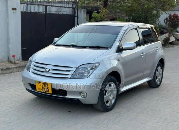 Toyota IST 2005 Silver