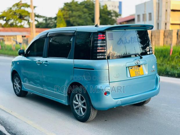 Toyota Sienta 2005 Blue