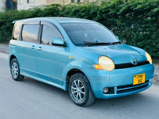 Toyota Sienta 2005 Blue