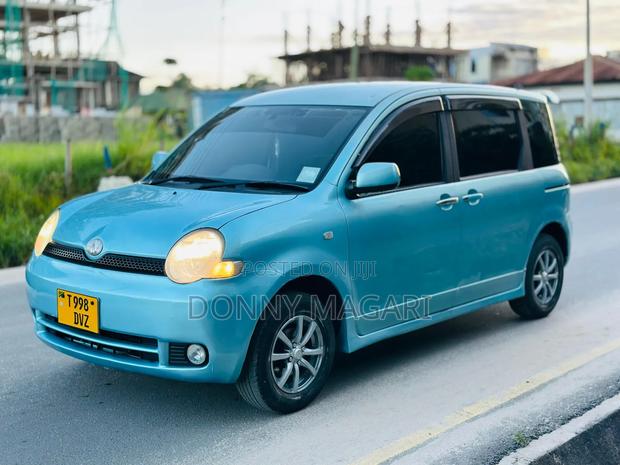 Toyota Sienta 2005 Blue