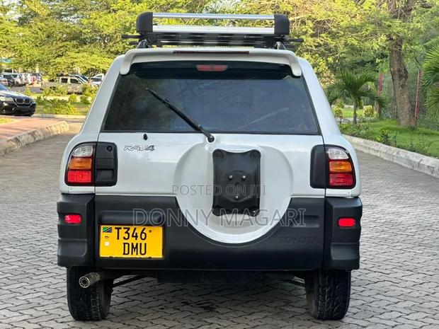 Toyota RAV4 1999 White