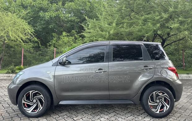 Toyota IST 2005 Gray