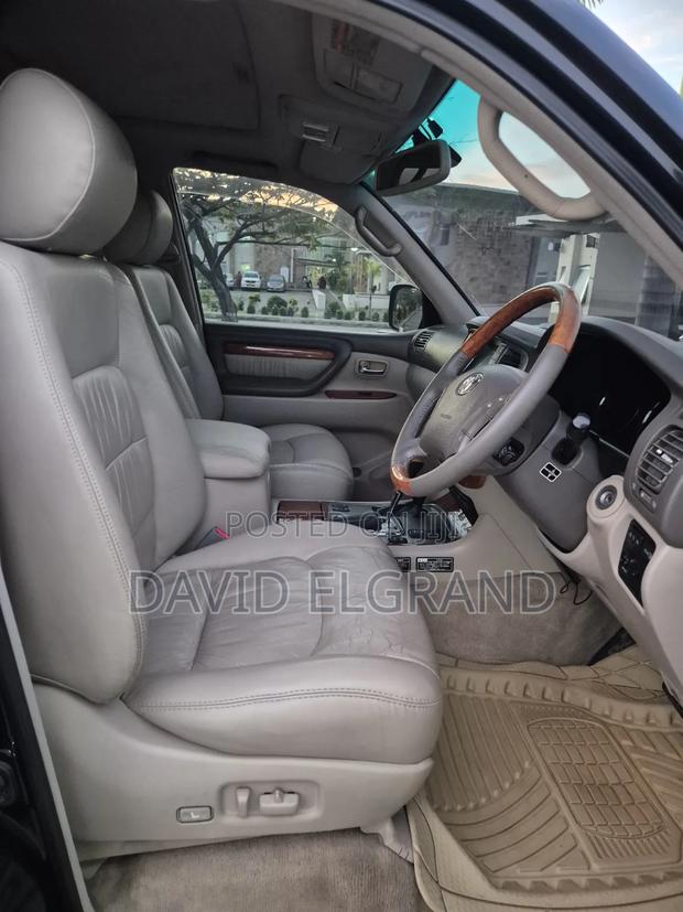 Toyota Land Cruiser 2004 Black