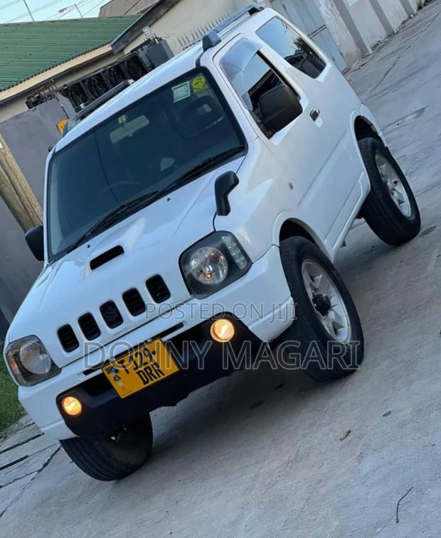 Suzuki Jimny 2000 White