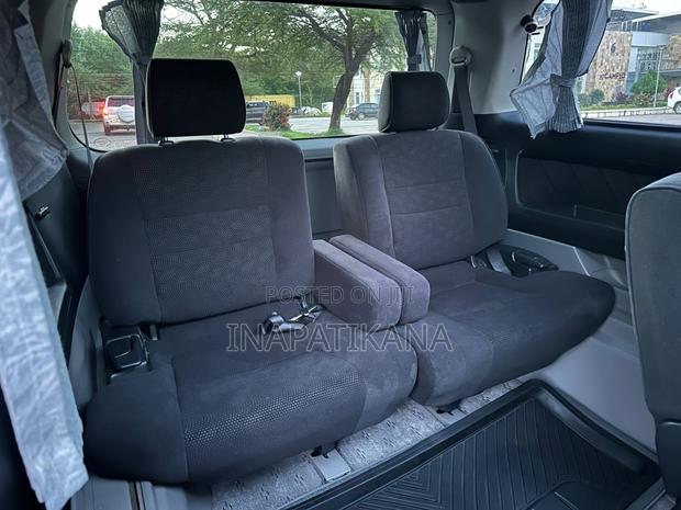 Toyota Alphard 2.4 Petrol AWD 2004 White