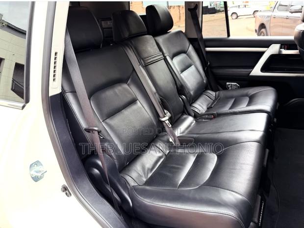 Toyota Land Cruiser 2018 White