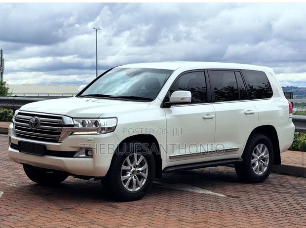 Toyota Land Cruiser 2018 White