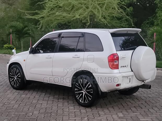 Toyota RAV4 Automatic 2000 White