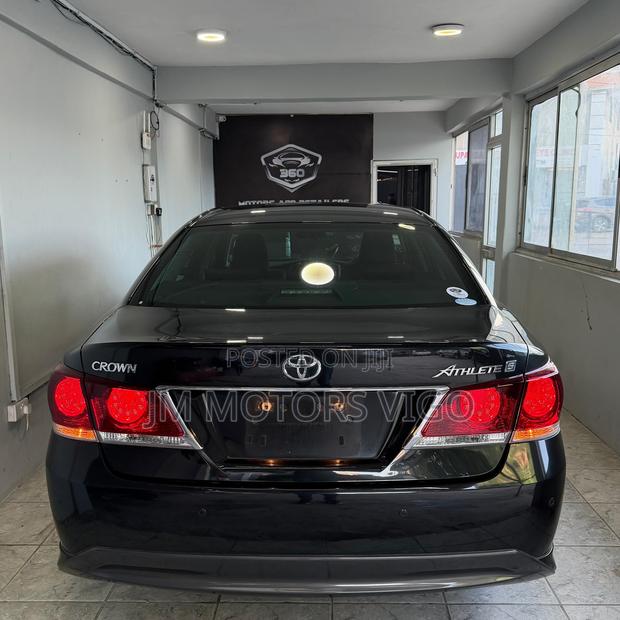 Toyota Crown 2015 Black