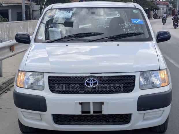 Toyota Succeed 2005 White
