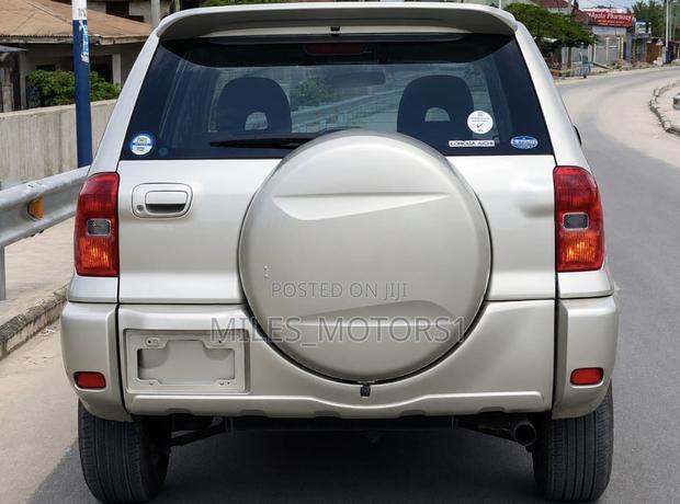 Toyota RAV4 Automatic 2003 Gold