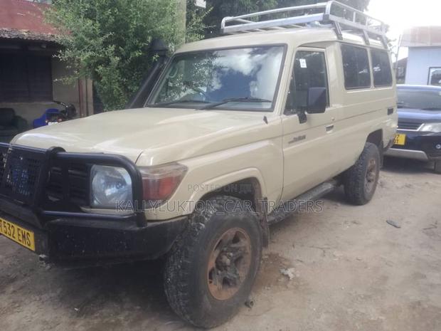Toyota Land Cruiser 2002 Gold