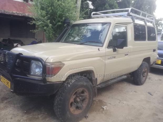 Toyota Land Cruiser 2002 Gold