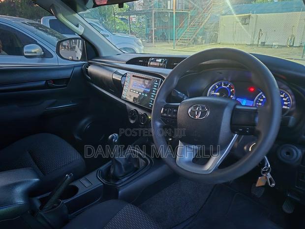 Toyota Hilux 2016 White
